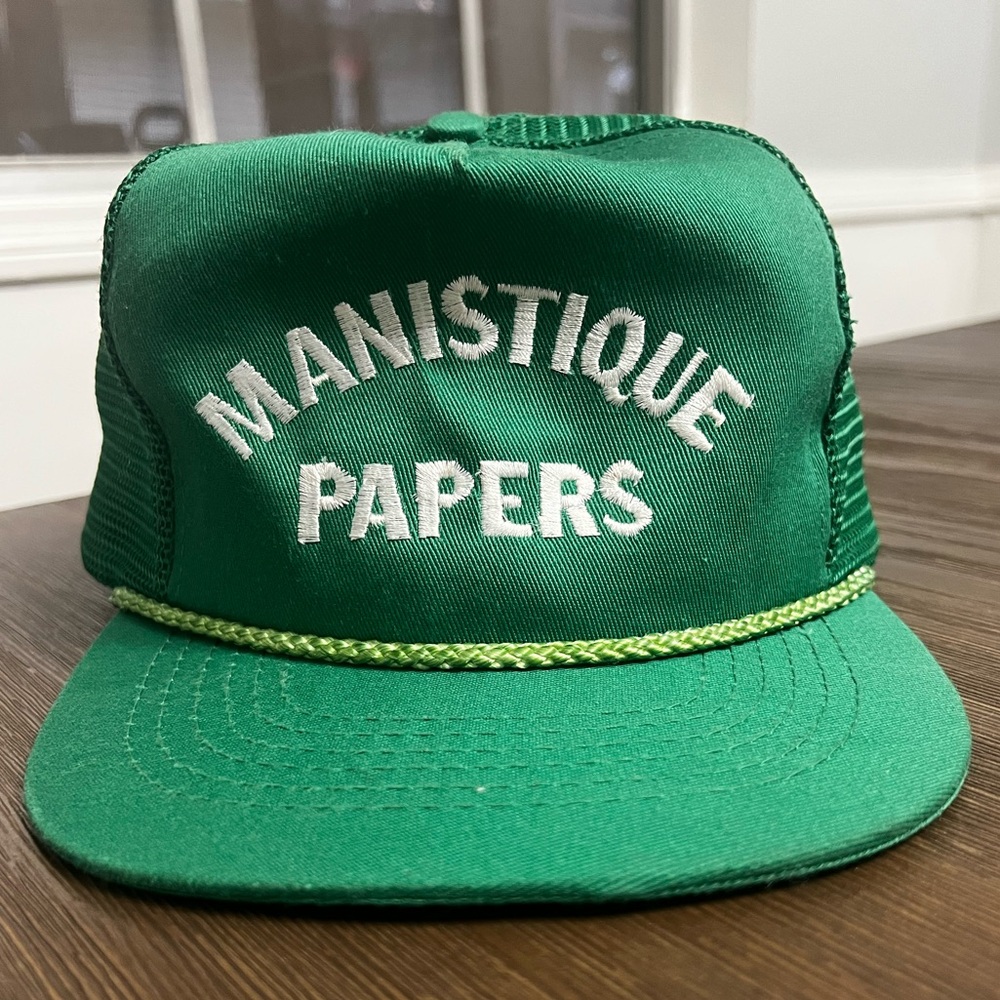 Vintage Manistique Papers rope hat. Green.